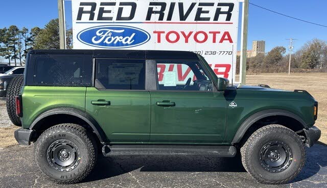 2025 Ford Bronco Outer Banks 4-Door 4WD