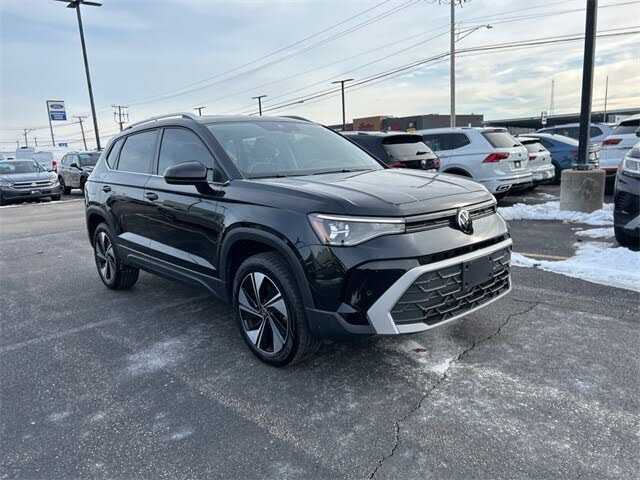 2025 Volkswagen Taos SE 4Motion