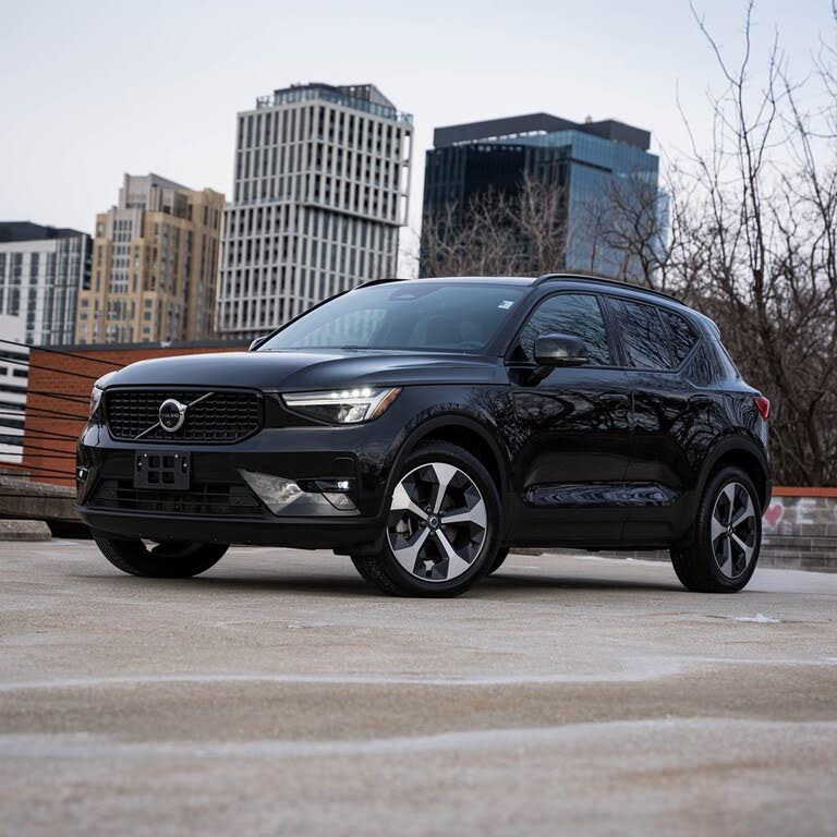 2025 Volvo XC40 B5 Plus Dark Theme AWD
