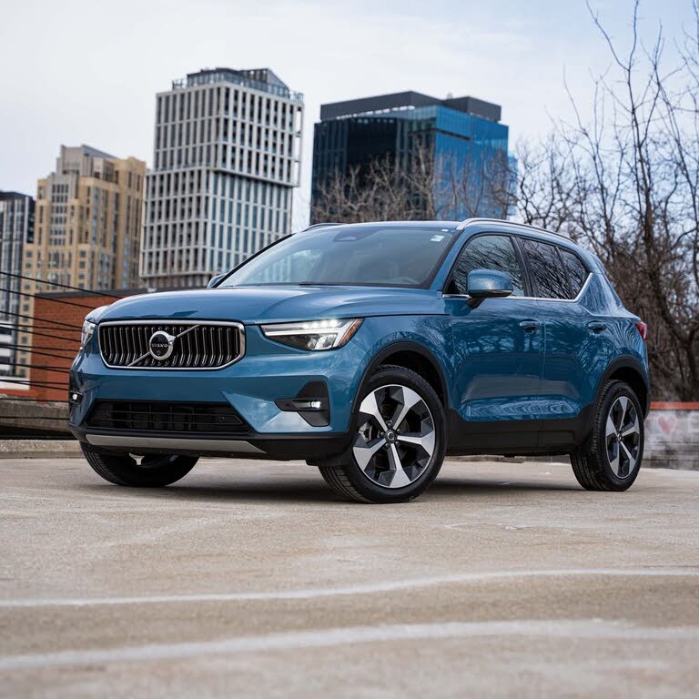 2025 Volvo XC40 B5 Plus Bright Theme AWD