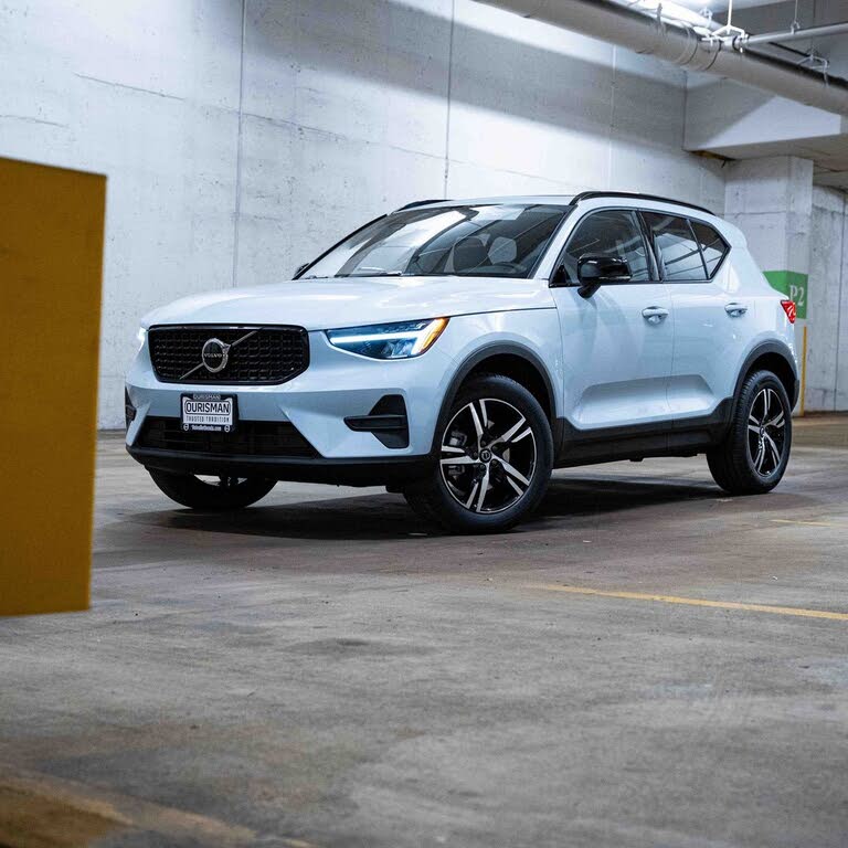2026 Volvo XC40 B4 Core FWD
