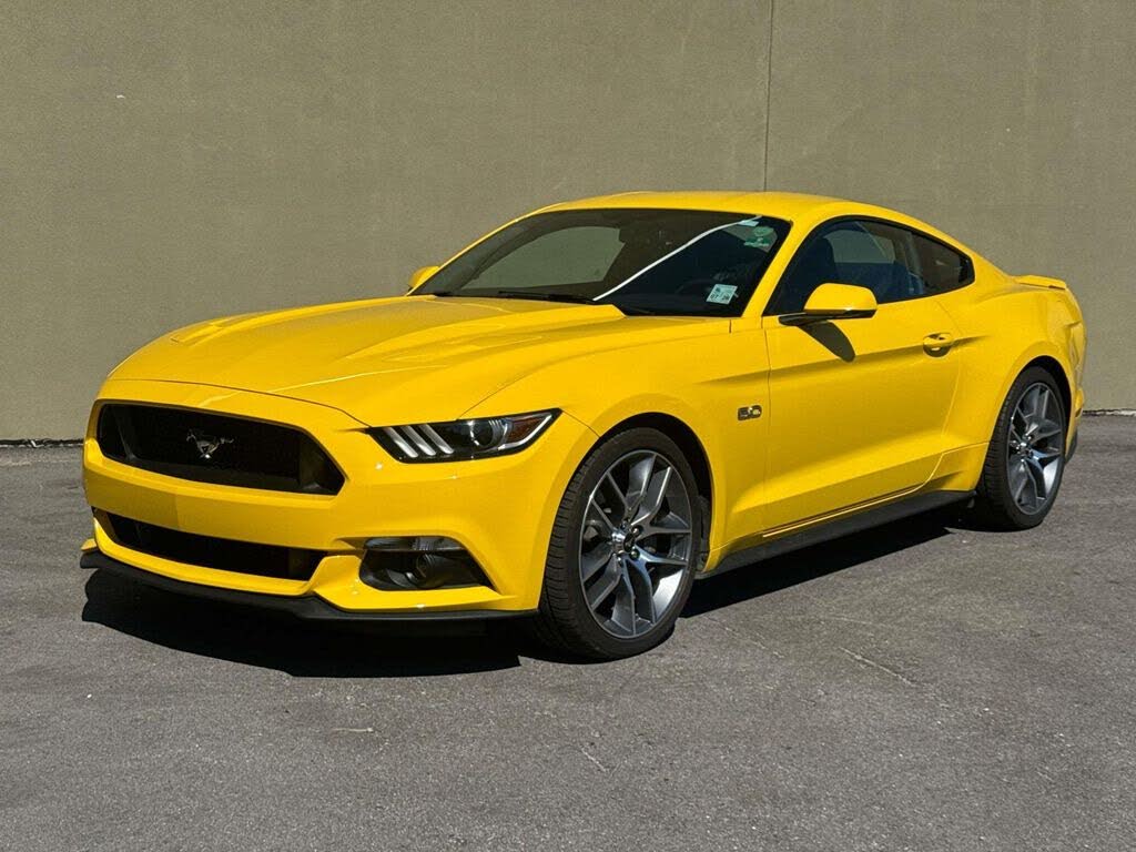 2016 Ford Mustang GT Premium Coupe RWD