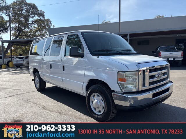 2011 Ford E-Series E-350 XLT Super Duty Passenger Van