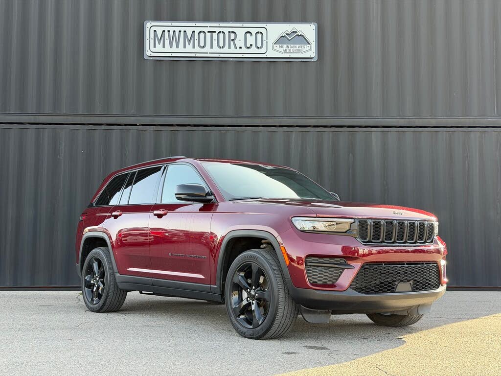 2023 Jeep Grand Cherokee Altitude 4WD