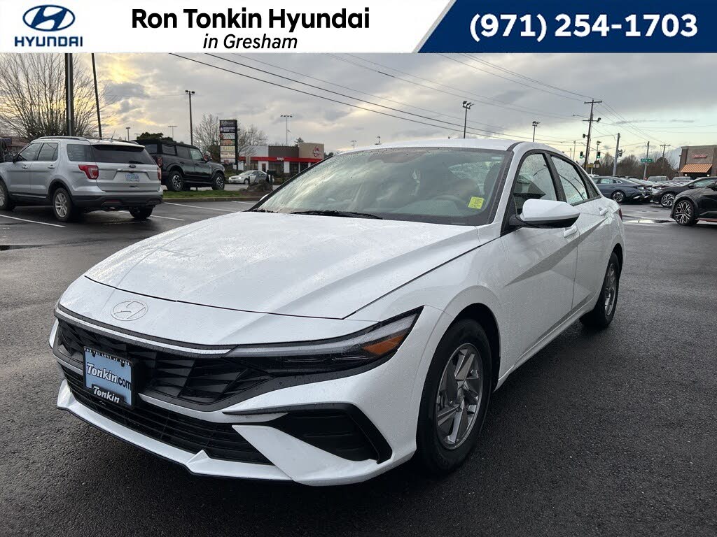 2024 Hyundai Elantra SE FWD