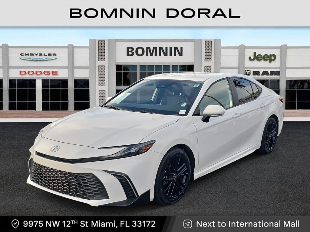 2025 Toyota Camry SE FWD