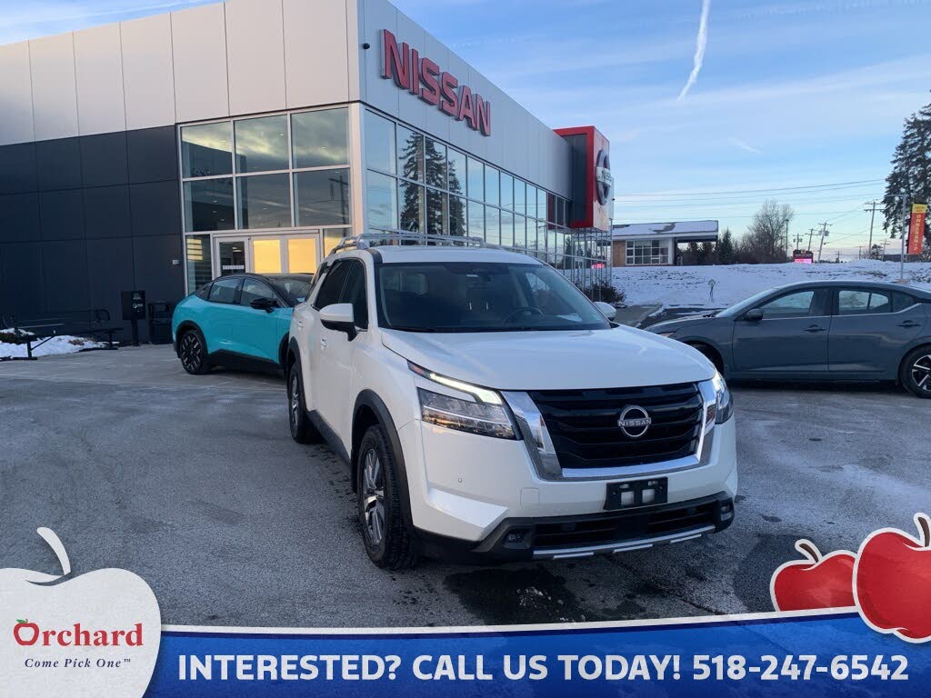 2023 Nissan Pathfinder SL 4WD
