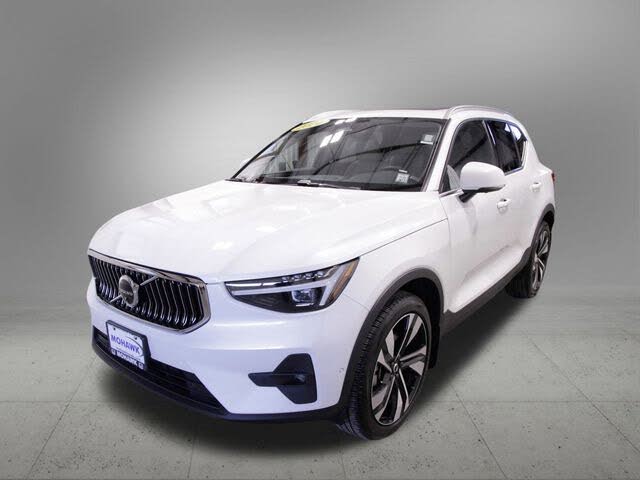 2024 Volvo XC40 B5 Ultimate Bright Theme AWD