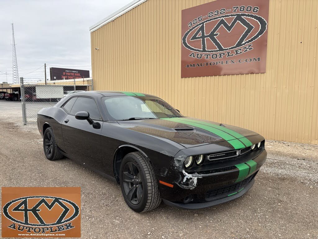 2017 Dodge Challenger SXT RWD