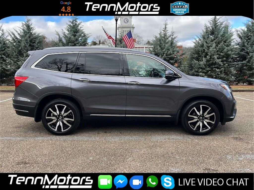 2019 Honda Pilot Touring AWD with Rear Captain's Chairs