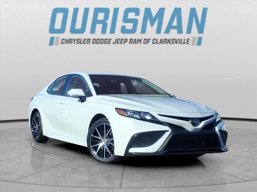 2024 Toyota Camry SE FWD