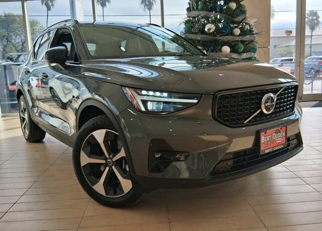 2026 Volvo XC40 B5 Plus AWD