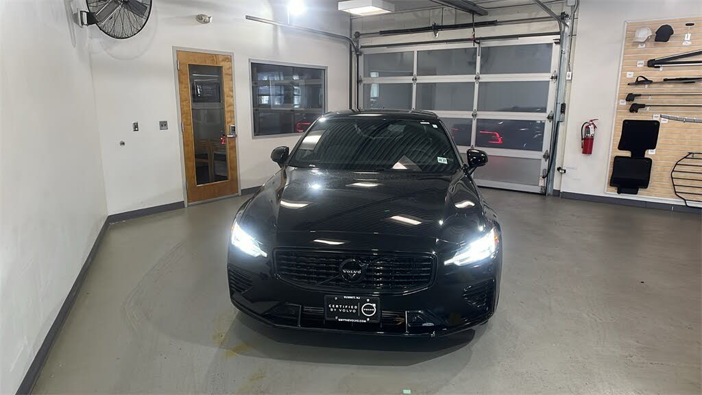 2022 Volvo S60 Hybrid Plug-in Recharge R-Design Black Edition eAWD