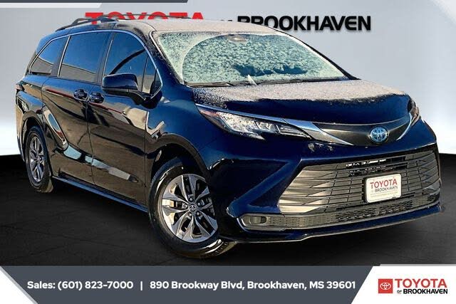 2023 Toyota Sienna LE 8-Passenger FWD