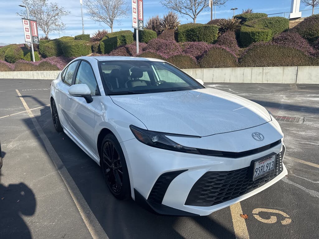 2025 Toyota Camry SE FWD