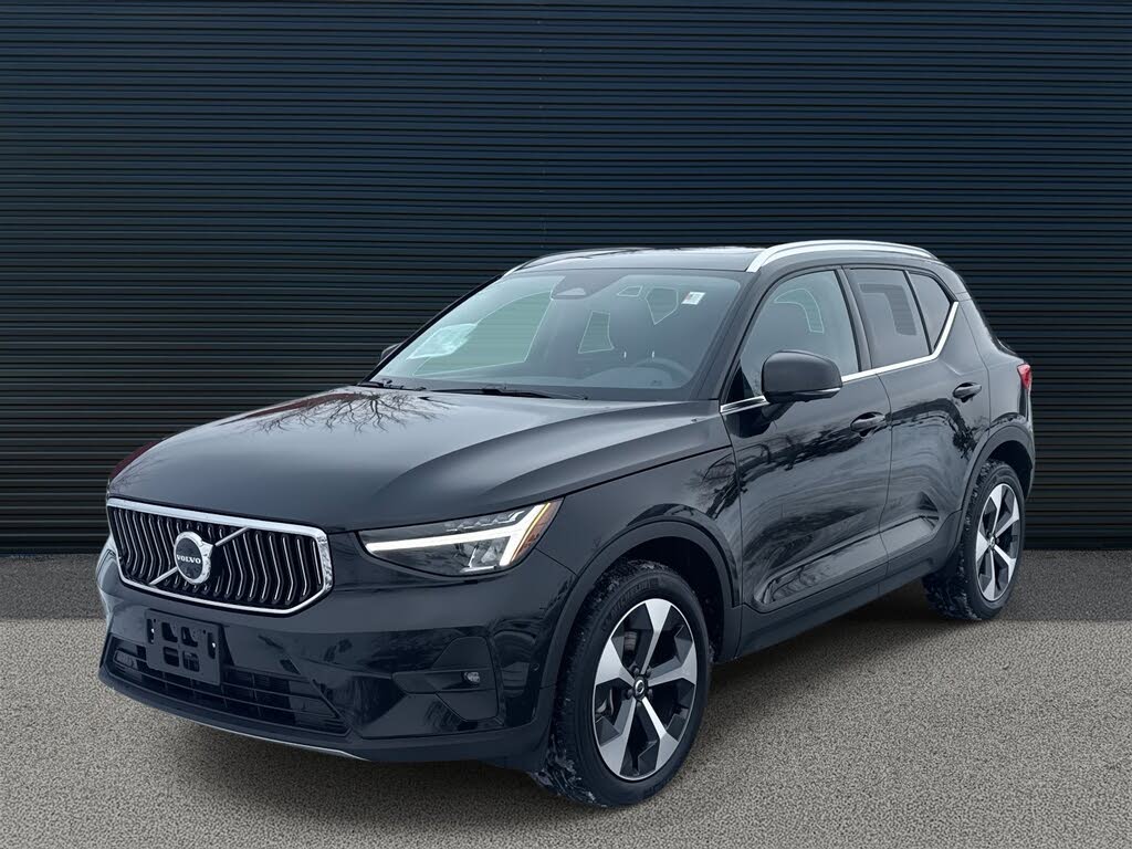 2025 Volvo XC40 B5 Plus Bright Theme AWD