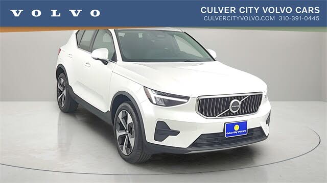 2025 Volvo XC40 B5 Core Bright Theme AWD