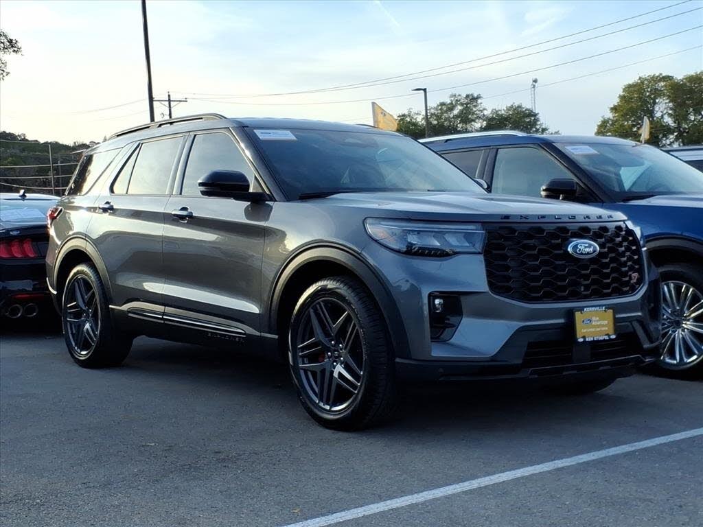 2025 Ford Explorer ST RWD