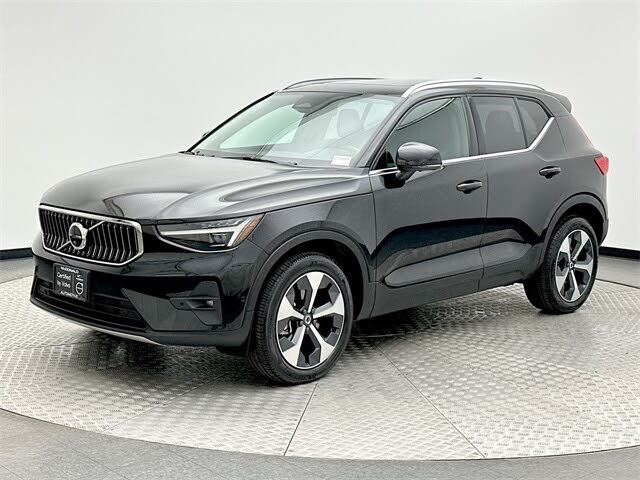 2025 Volvo XC40 B5 Plus Bright Theme AWD