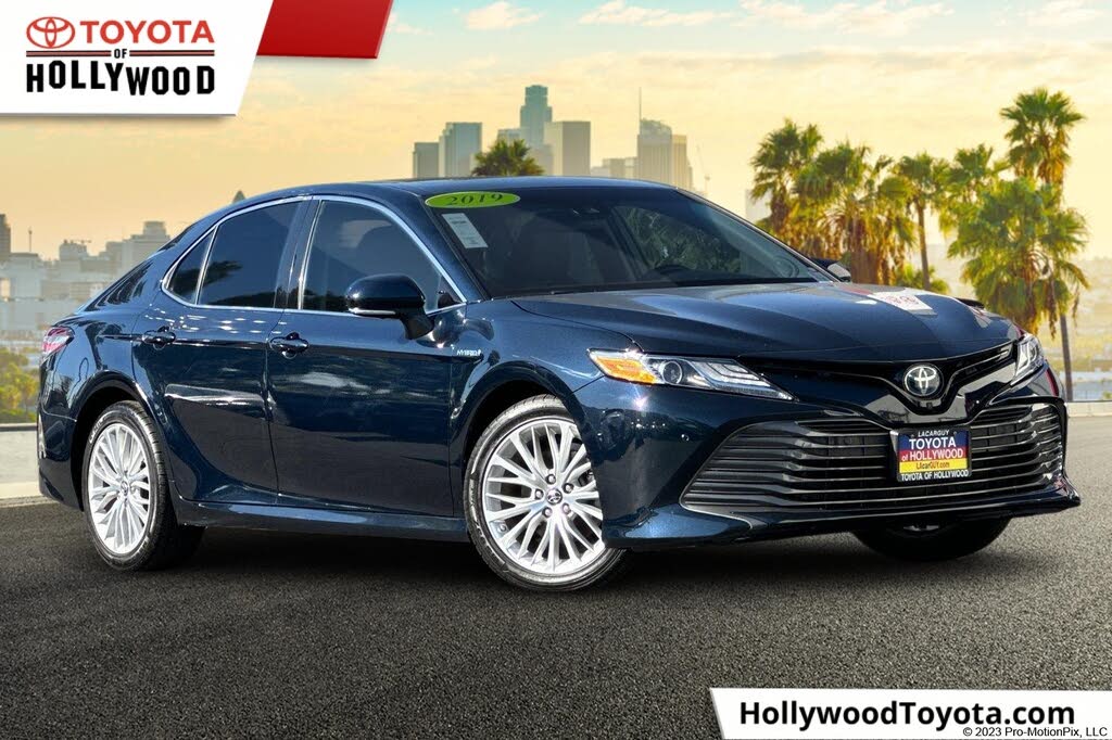 2019 Toyota Camry Hybrid XLE FWD