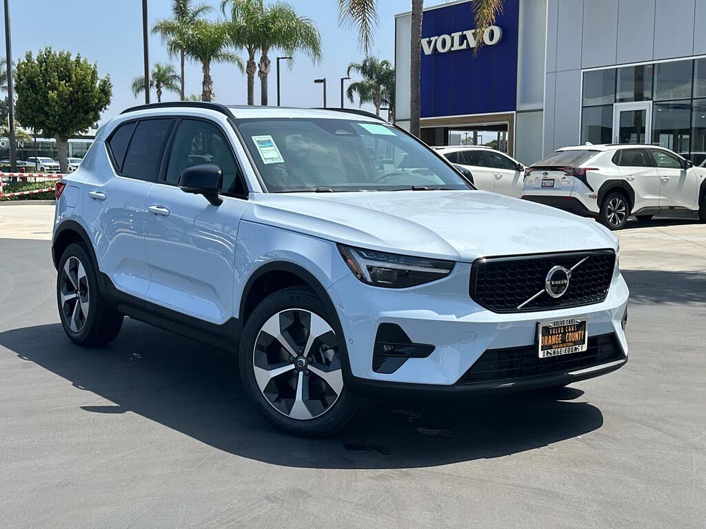2026 Volvo XC40 B5 Plus AWD