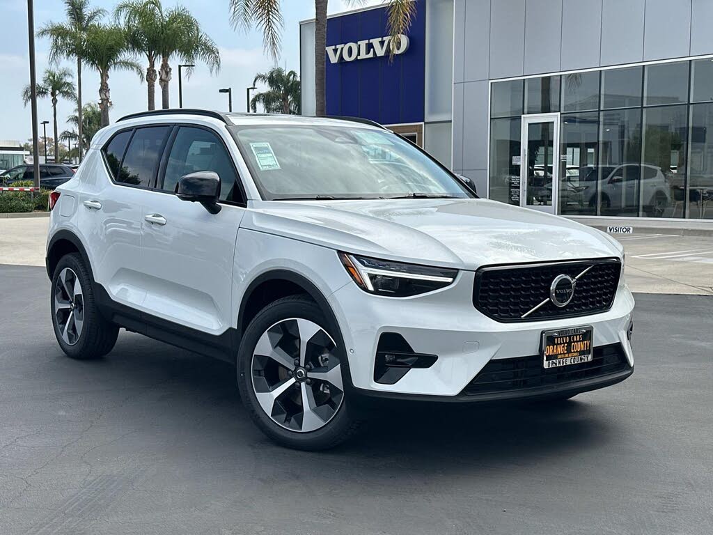 2026 Volvo XC40 B5 Plus AWD