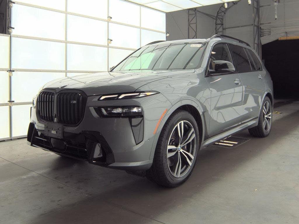 2025 BMW X7 M60i AWD