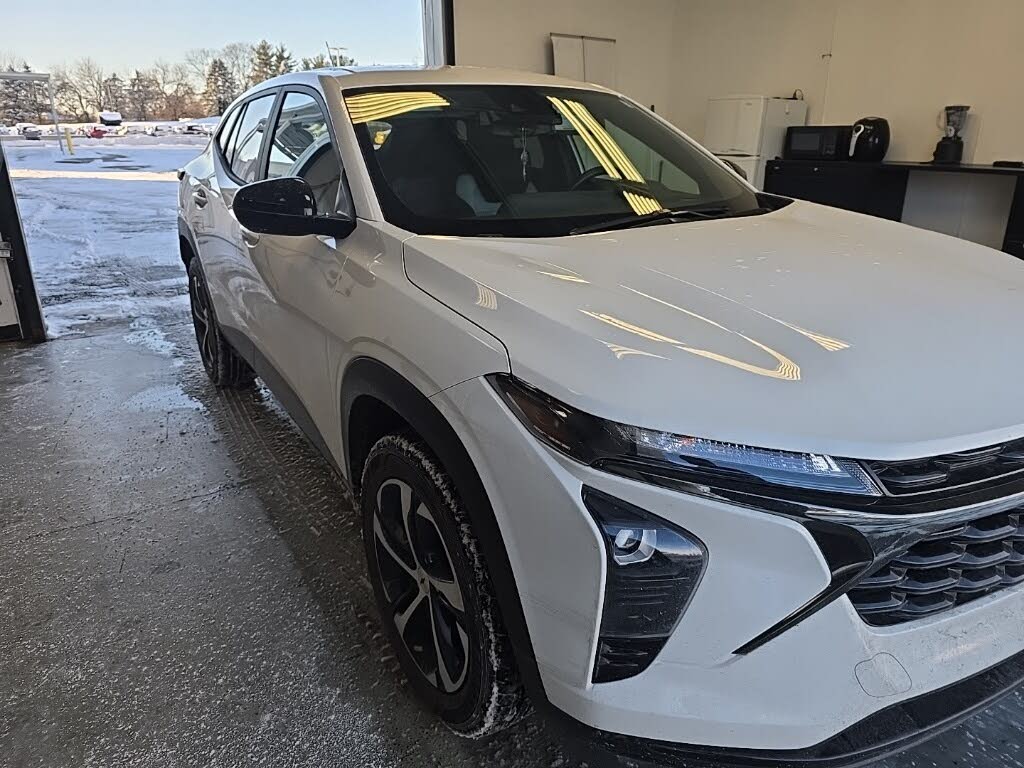 2025 Chevrolet Trax RS with 1RS FWD