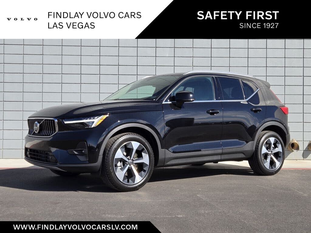 2025 Volvo XC40 B5 Plus Bright Theme AWD