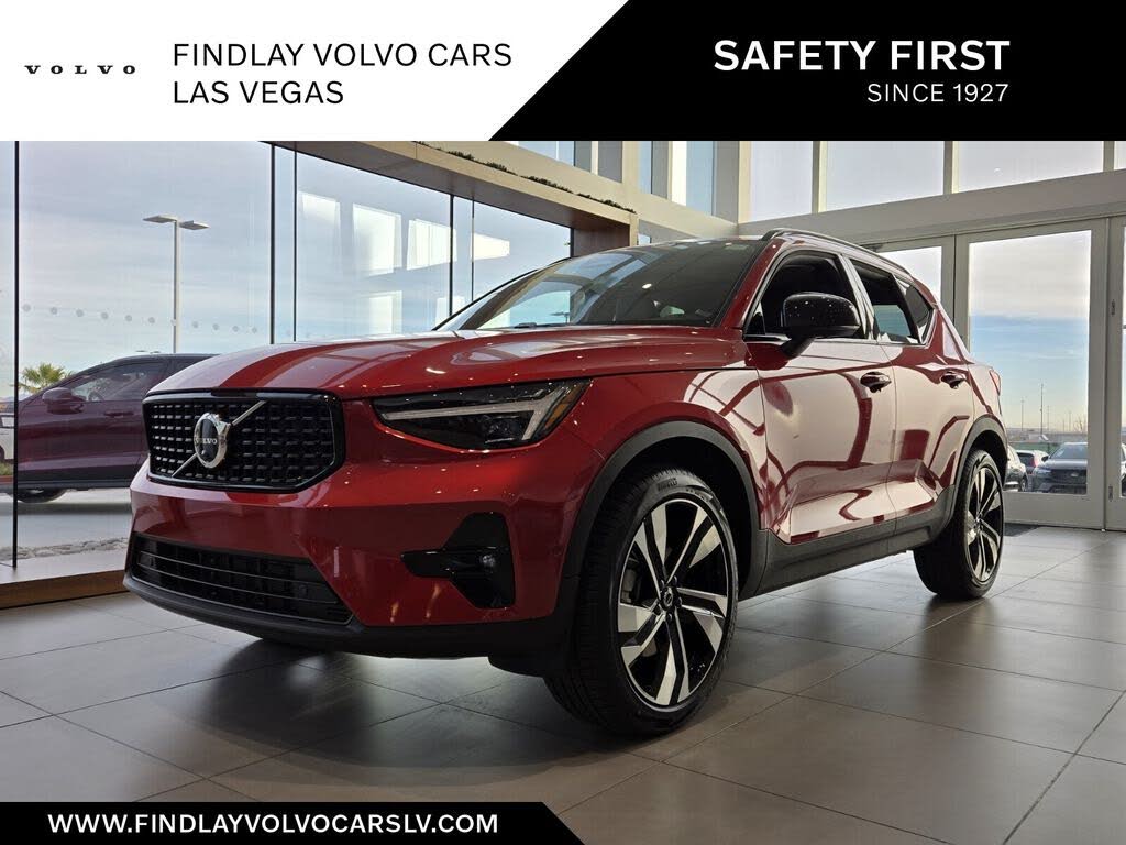2025 Volvo XC40 B5 Ultra Dark Theme AWD