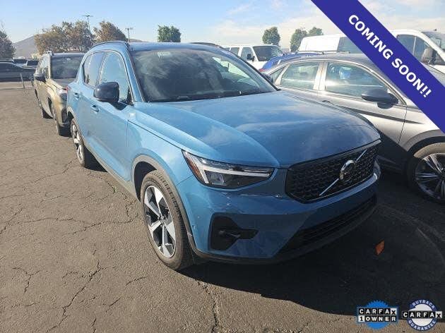 2025 Volvo XC40 B5 Plus Dark Theme AWD