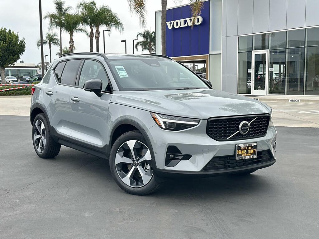 2026 Volvo XC40 B5 Plus AWD