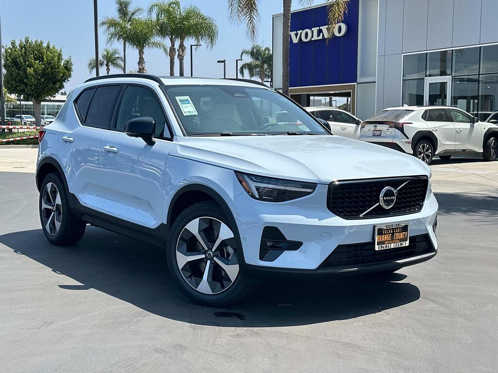 2026 Volvo XC40 B5 Plus AWD