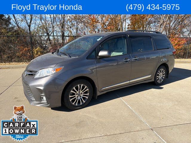 2020 Toyota Sienna XLE 7-Passenger FWD with Auto-Access Seat
