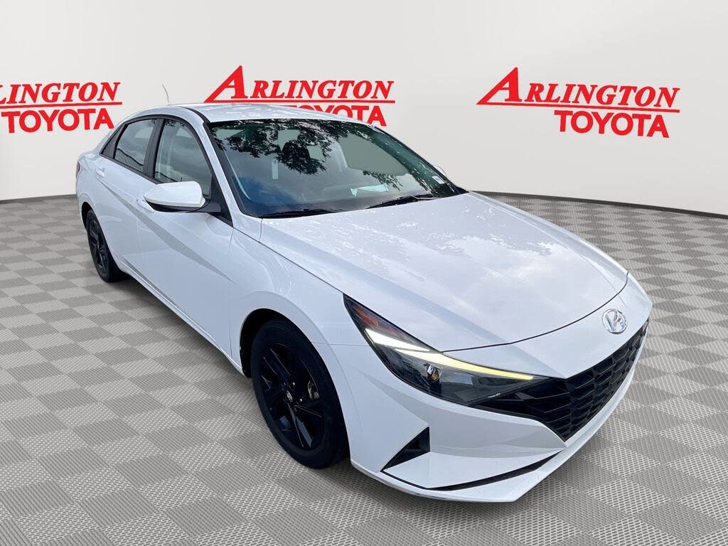 2023 Hyundai Elantra SEL FWD