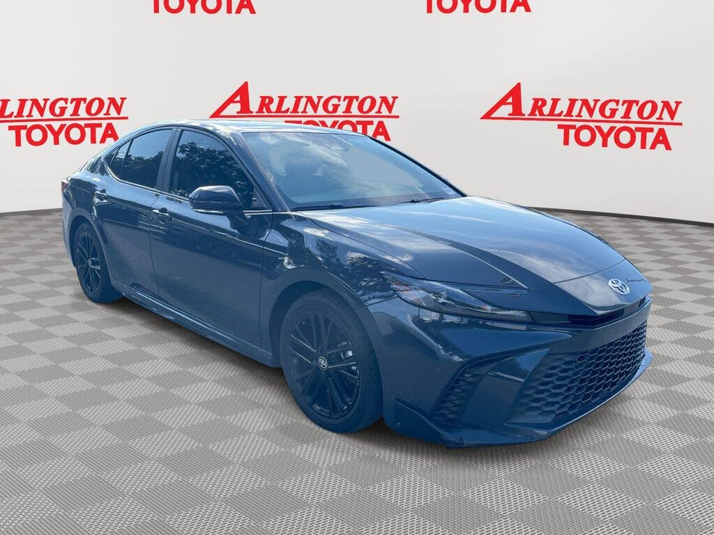2025 Toyota Camry SE FWD