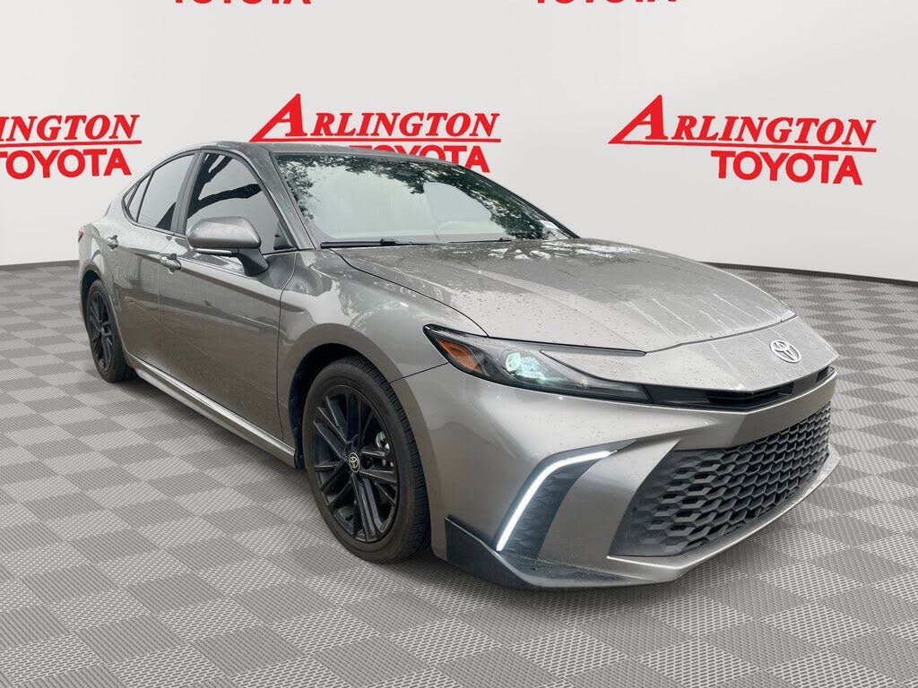 2025 Toyota Camry SE FWD