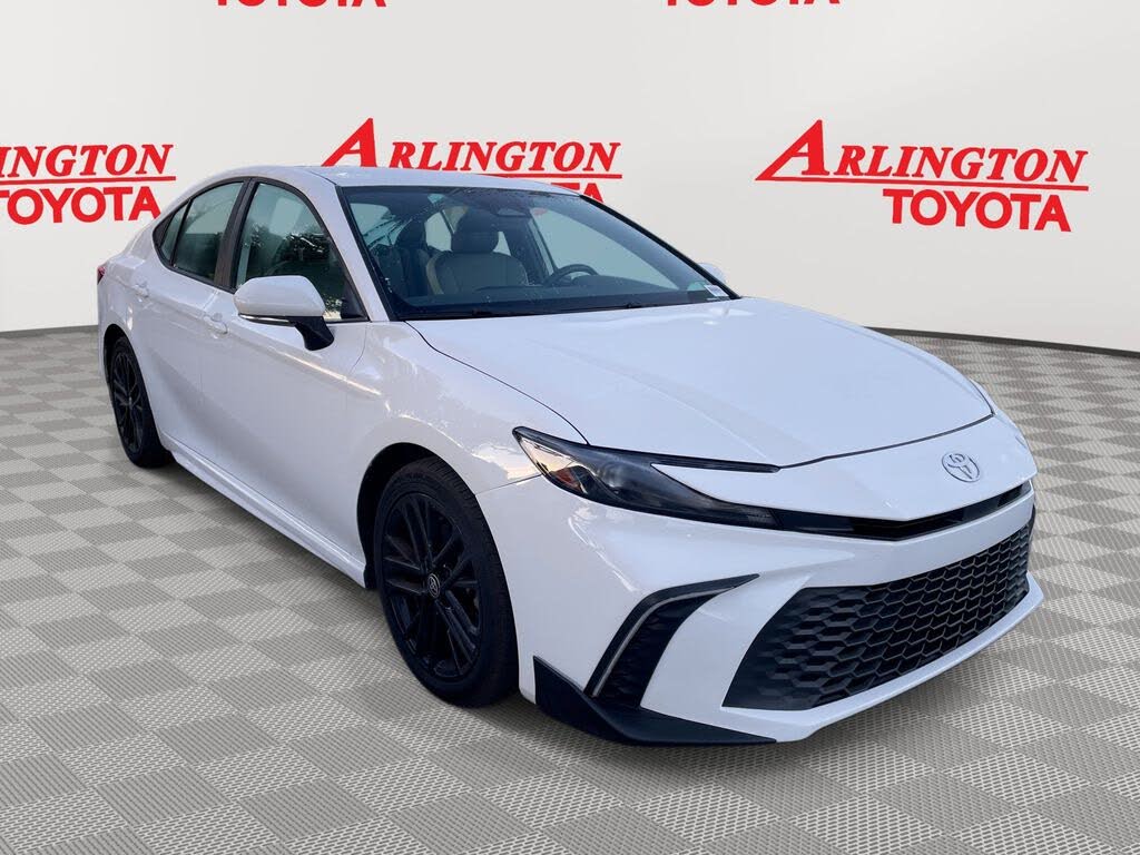 2025 Toyota Camry SE FWD