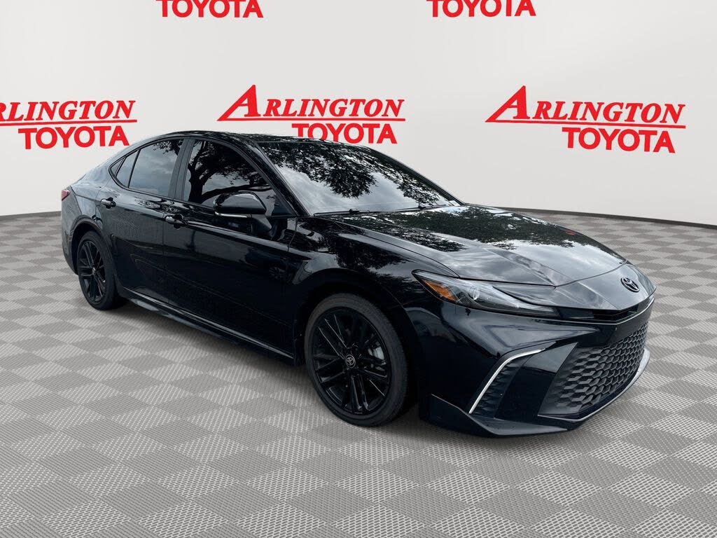 2025 Toyota Camry SE FWD