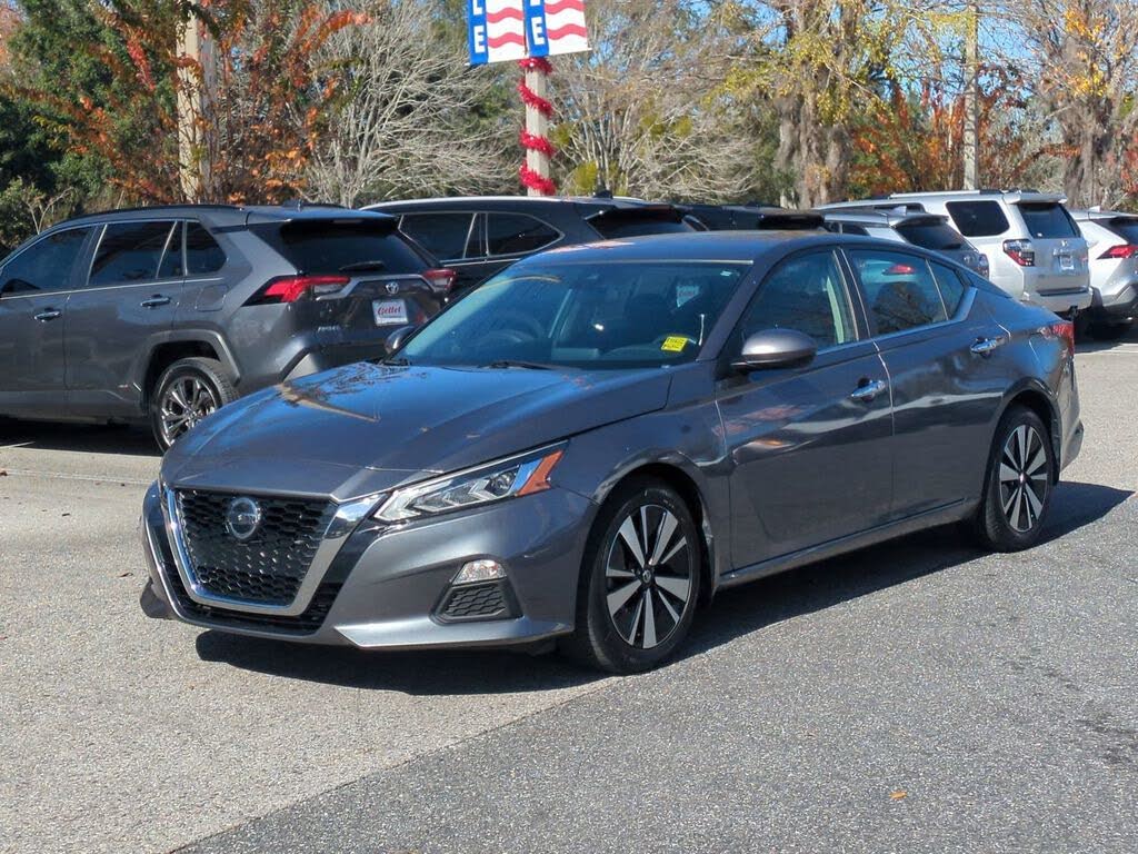 2022 Nissan Altima 2.5 SV FWD