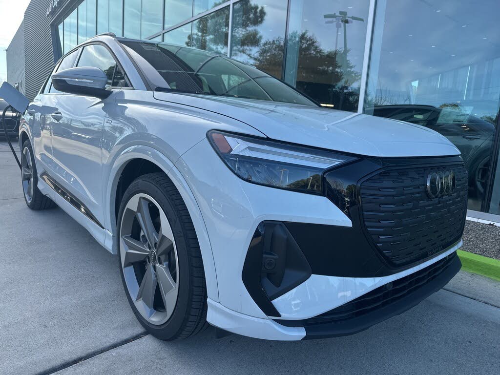 2025 Audi Q4 e-tron quattro Premium Plus 55