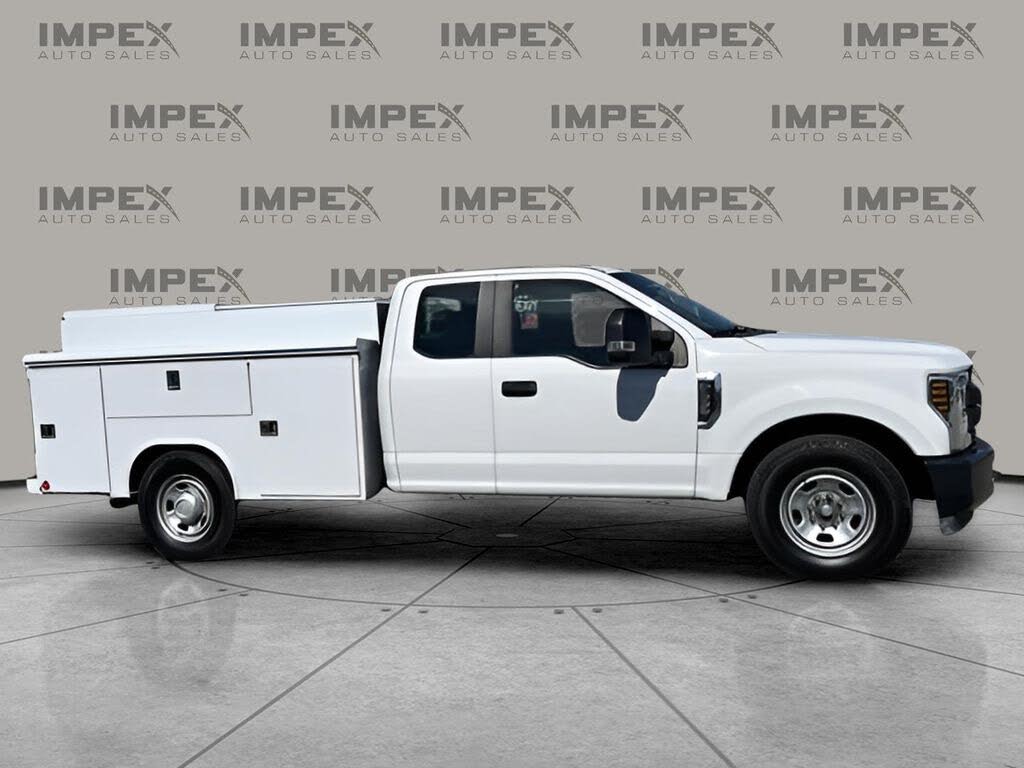 2019 Ford F-350 Super Duty Chassis XL SuperCab RWD