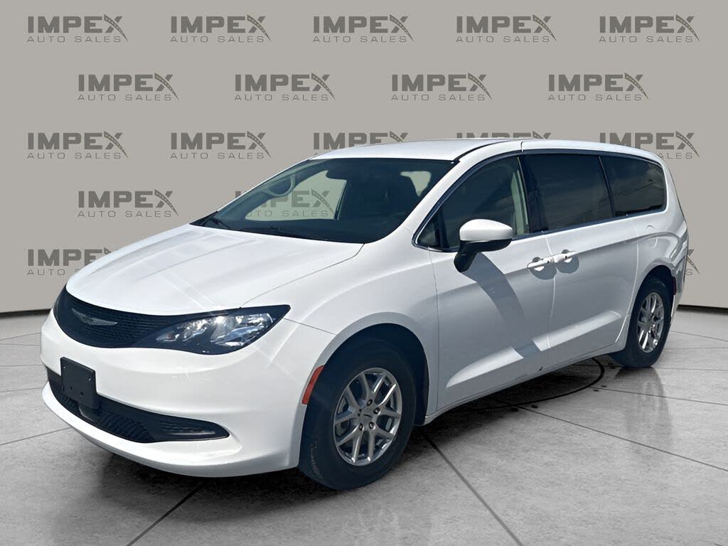 2023 Chrysler Voyager LX FWD