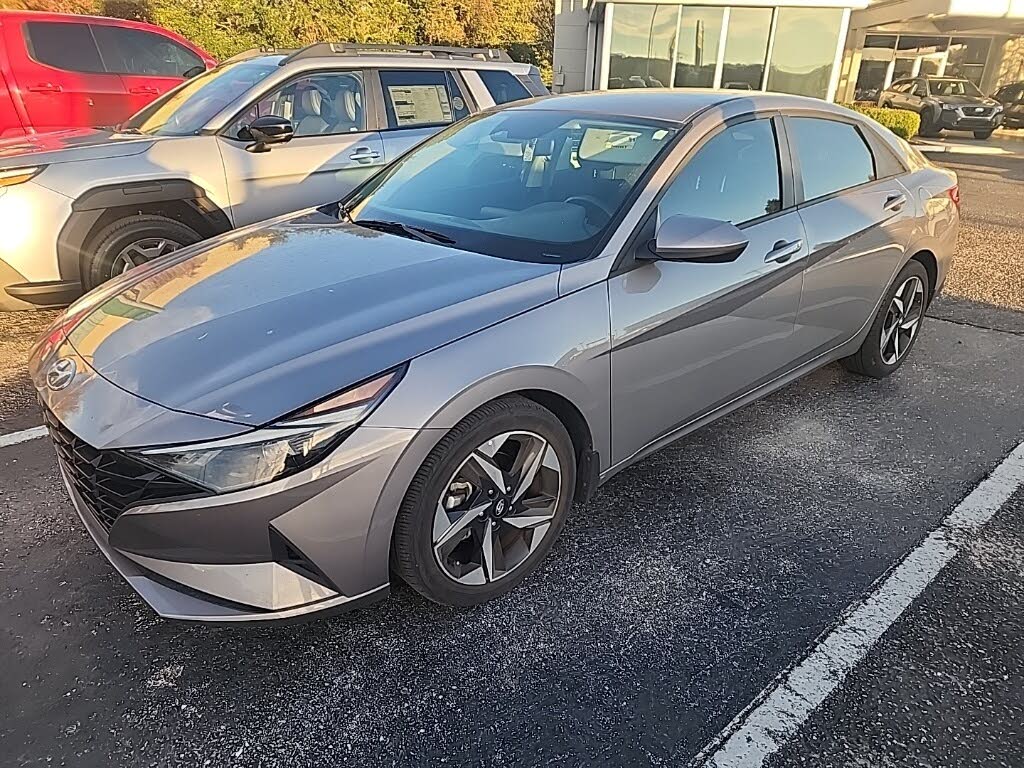 2023 Hyundai Elantra SEL FWD