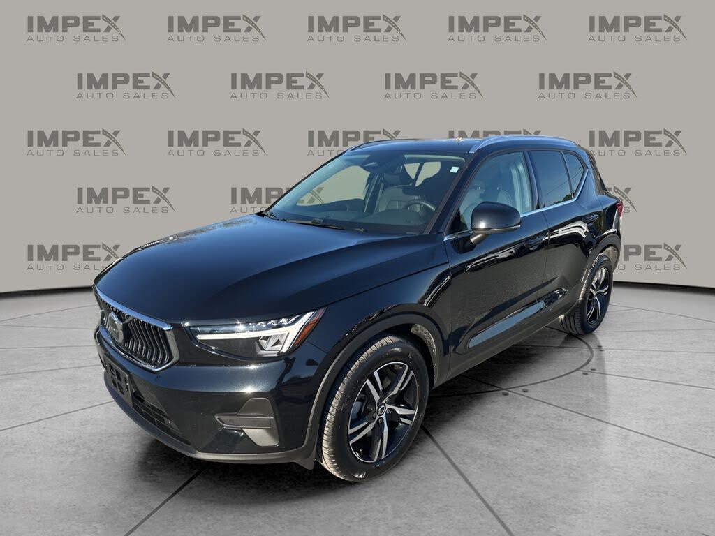 2025 Volvo XC40 B5 Core Bright Theme AWD