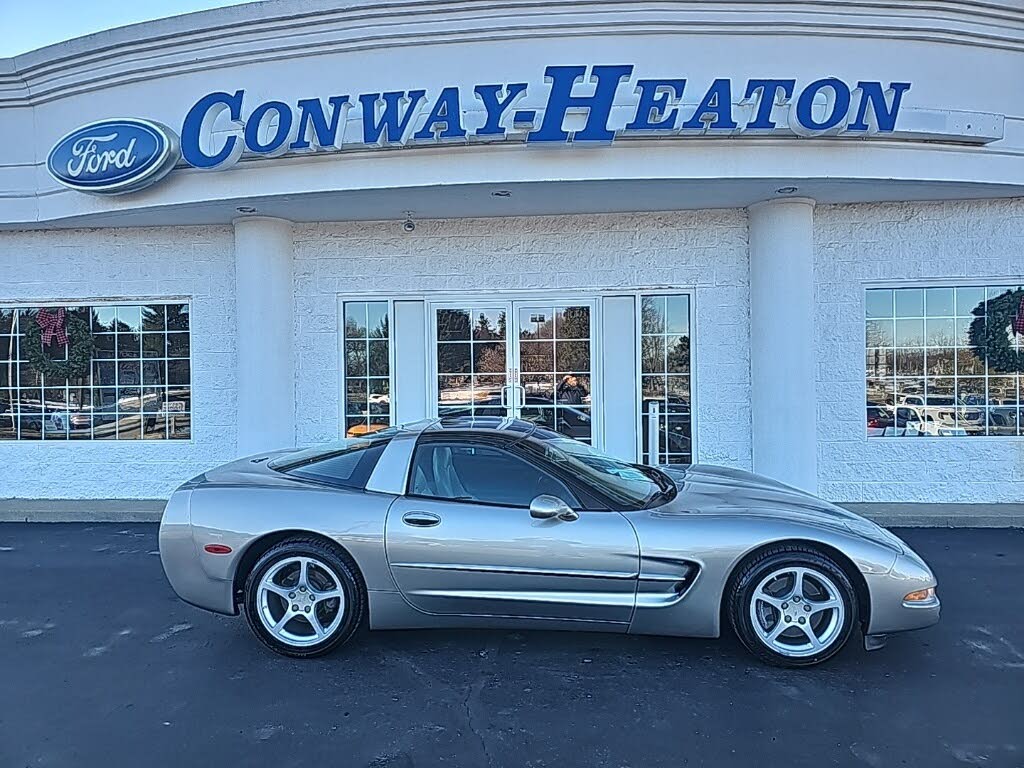 2000 Chevrolet Corvette Coupe RWD