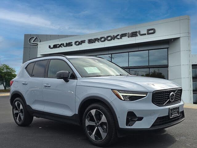 2025 Volvo XC40 B5 Plus Dark Theme AWD