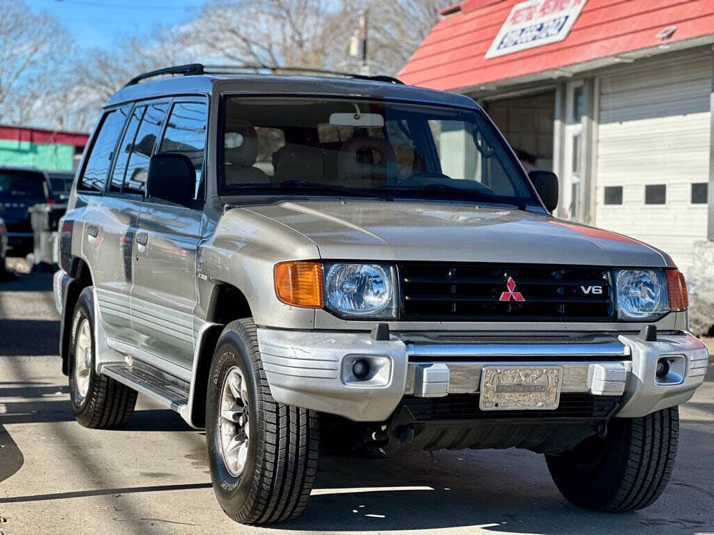 2000 Mitsubishi Montero Base 4WD
