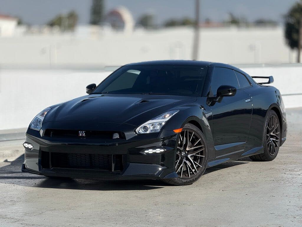 2024 Nissan GT-R Premium AWD