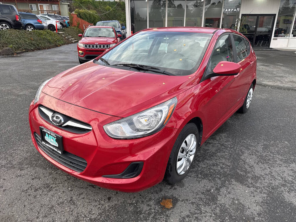 2012 Hyundai Accent GS 4-Door Hatchback FWD